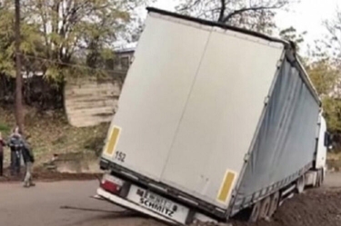 Paşinyan Qubadlıdan keçən yolun əvəzində  İran TIR-larını dar cığıra yönəldib