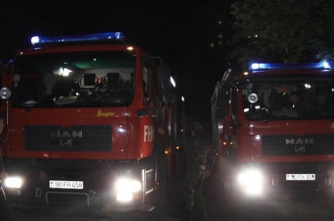 Bakıda çoxmərtəbəli yaşayış binasında yanğın olub, 10 nəfər təxliyə edilib