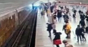 Metroda dəhşətli anlar: fədakarlığı ölümünə səbəb oldu - VİDEO