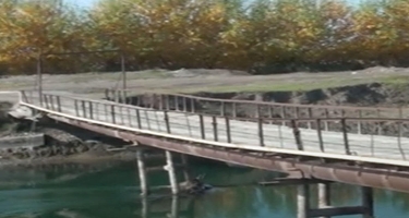 TƏHLÜKƏ: Qarabağ kanalının üzərində yerləşən körpü qəzalı vəziyyətdədir - VİDEO