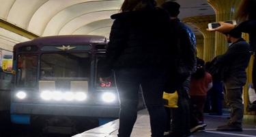 Metroda qatarlar gecikdi, sərnişin sıxlığı yarandı - AÇIQLAMA