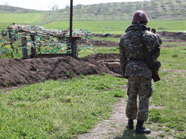 Ermənistanda hərbçi əsgər yoldaşını güllələyib