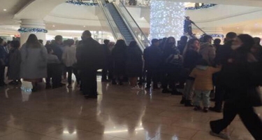 “Dəniz Mall”da işıqlar söndü, sıxlıq yarandı