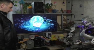 Ölən babasının beynini robota yerləşdirdi - VİDEO