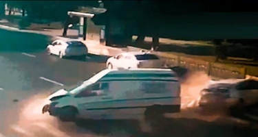 Bakıda xəstə daşıyan ambulans qəza törətdi - ANBAAN VİDEO