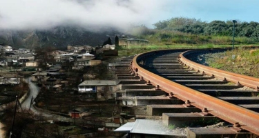 Özündə 8 stansiya, 3 tunel, 41 körpü və 4 yol ötürücüsünü birləşdirən  Zəngəzur dəhlizi