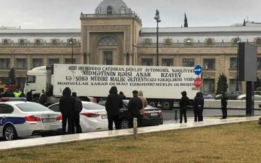 Bakıda yolu bağlayan TIR -ların məxsus olduğu 