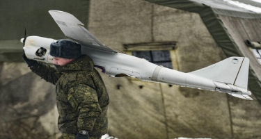 Kiyevdə qadın Rusiya dronunu pomidor bankası ilə vurub