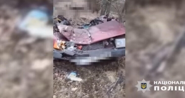 Rus tankı maşının üzərindən keçdi, iki kişi öldü, uşaq diri-diri yandı - VİDEO