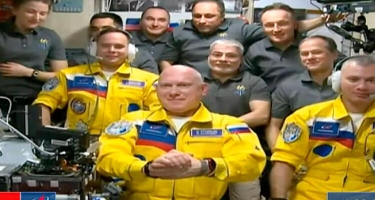 Rus kosmonavtlar Ukrayna bayrağının rənglərində geyimdə kosmosa çıxdılar - VİDEO