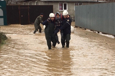 “Qəfildən evi su basdı, canımızı götürüb qaçdıq...” - FOTO