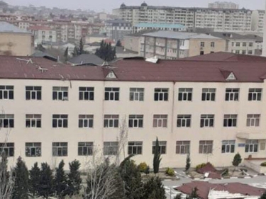 Xırdalanda güclü külək məktəbin damını uçurub - VİDEO - FOTO