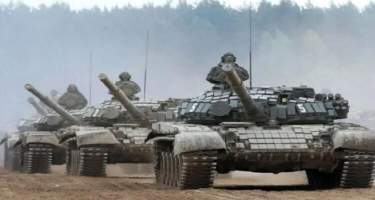 Rusiyalı jurnalist reportaj yaydı, tank karvanı darmadağın edildi - VİDEO