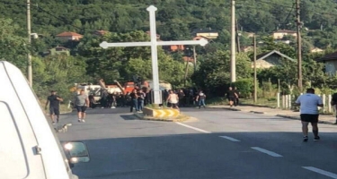 Kosovonun serb əhalisi barrikadalar qurur