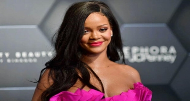 Rihanna ana olandan sonra ilk dəfə fotoqraf qarşısına keçdi - FOTO
