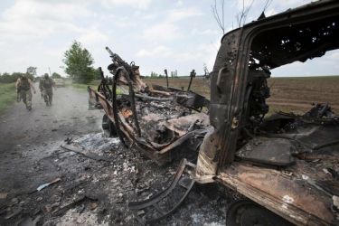 Ukrayna ordusu Rusiyaya məxsus silah anbarı və bərəni məhv edib