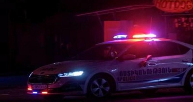 İrəvanda hökumət rəsmilərinin evləri yaxınlığında polisə bomba atılıb