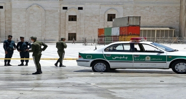 Tehranda qəzəbli etirazçılar polis maşınını belə aşırdı - ANBAAN VİDEO