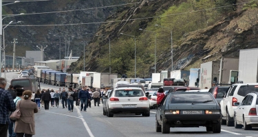 Rusiyalılar Gürcüstanla sərhəddə tıxacda qalan avtomobillərini satırlar – FOTO