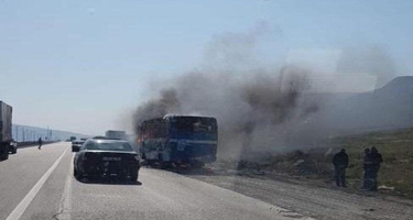 Pakistanda sərnişin avtobusu yandı: ölənlər var