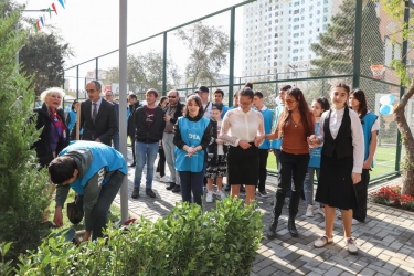 Bakıda daha bir həyət abadlaşdırıldı - FOTO