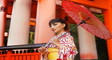 Nanə kimonoda Yaponiya meşələrində pozlar verdi - FOTOlar