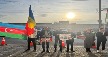 Moldovadakı azərbaycanlılar Fransa səfirliyi qarşısında  aksiya keçirib - FOTO