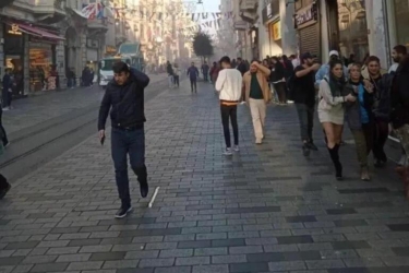 İstanbulda partlayışın baş vermə anı - VİDEO