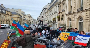 Azərbaycanlılar Fransa Senatının qarşısında etiraz aksiyası keçirirlər