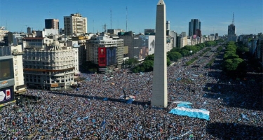 Argentina xalqı hələ də küçələrdə... - FOTO
