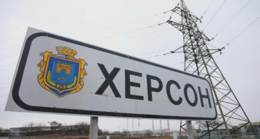 Rusiya qüvvələri Xersondakı doğum evini atəşə tutublar