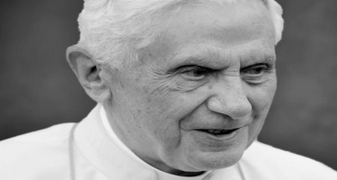 XVI Benedikt vəfat edib