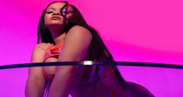 Rihanna sevgililər günü alt paltarı kolleksiyasını təqdim etdi - FOTO
