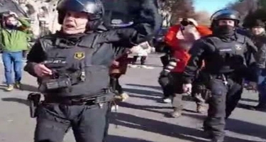Makrona görə Barselonada polislə toqquşma oldu - VİDEO