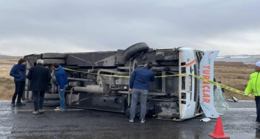 Türkiyədə bir gündə ikinci avtobus qəzası: 12 turist yaralanıb - FOTO