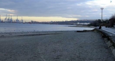 İstanbulda dəniz 15 metr geri çəkildi - FOTO