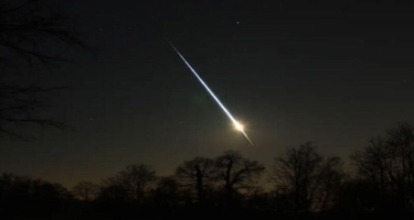 Fransa üzərində Yer atmosferinə çırpılan asteroid görüntüləndi - VİDEO