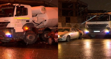 “Prius” betonqarışdıran avtomobilə çırpıldı: Xəsarət alan var - FOTO