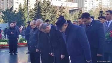 Ceyhun Bayramov Xocalı soyqırımı abidəsini ziyarət edib - FOTO