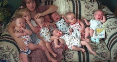 25 il əvvəl dünyada ilk dəfə 7 uşaq doğuldu - Hamısı sağdır