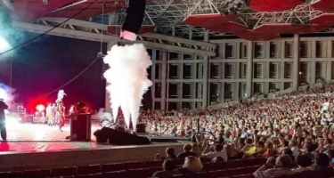 Rusiyada erməni konsert zamanı pilləkəndən yıxılaraq öldü - VİDEO