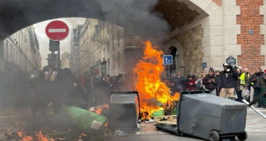 Parisdə etirazçılarla polis arasında növbəti QARŞIDURMA - ANBAAN VİDEO