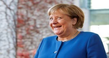 Merkel günahkar olduğunu etiraf edib
