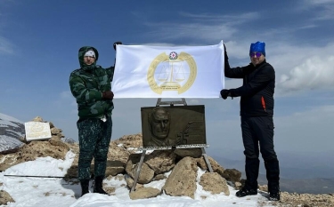 Məhkəmənin vəzifəli şəxsləri “Heydər zirvəsi”nə yürüş ediblər - FOTO