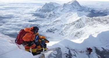 Everestdə bədbəxt hadisə: Bir alpinist ölüb, ikisi itkin düşüb