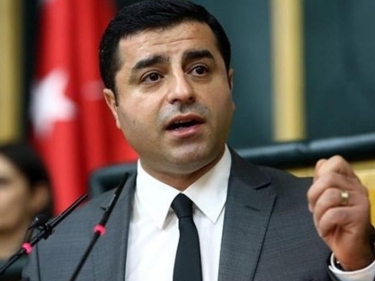 Dəmirdaş üzr istədi və siyasətdən getdi