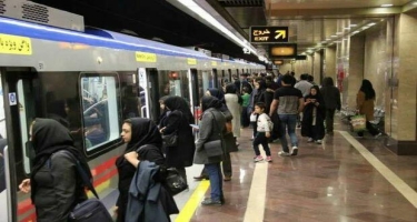 Tehran metrosunda “Qadın, həyat, azadlıq” şüarı yazıldı - VİDEO