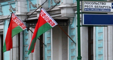 Haaqadakı Belarus səfirliyinə hücum edildi