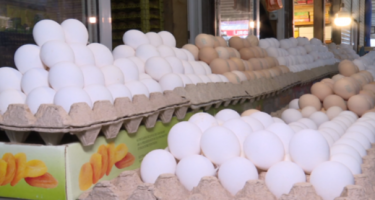 Bazarda möhürsüz yumurtalar satılır - VİDEO