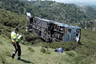 İspaniyada avtobus uçurumdan aşıb, 40-dan çox yaralı var